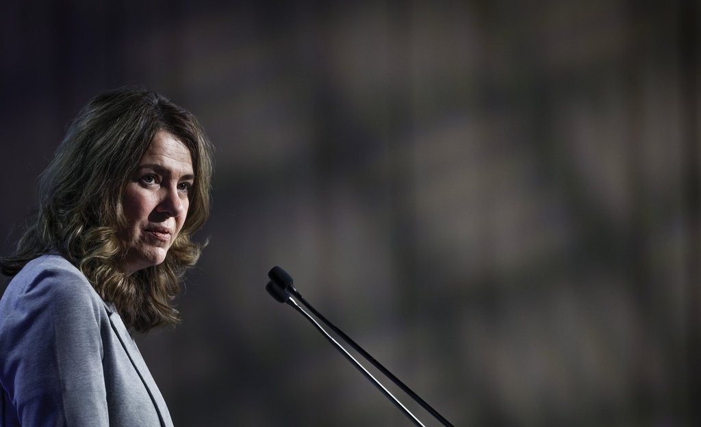 Danielle Smith defends upcoming government motion to reassess riding boundaries