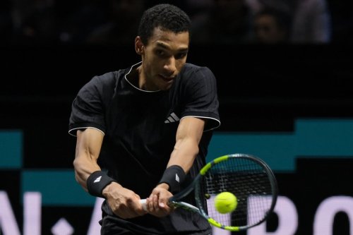 Canada's Felix Auger-Aliassime returns to Australia's Alex de Minaur during the ABN AMRO ATP Tennis final in Rotterdam, Netherlands, Sunday, Feb. 15, 2026. (AP Photo/Patrick Post)