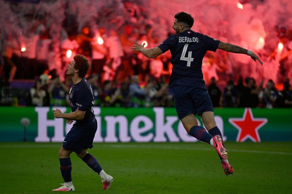 2026年5月30日土曜日、ハンガリーのブダペストで行われたパリ・サンジェルマン対アーセナルのサッカーチャンピオンズリーグ決勝戦の試合終了後、PK戦の末に喜ぶPSGの選手たち（AP写真/ダンス・エルドス）