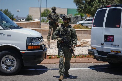Israeli security forces are deployed at the scene of a shooting attack carried out by a Palestinian citizen of Israel near Tzur Yitzhak in central Israel, Sunday, June 7, 2026. (AP Photo/Ariel Schalit)