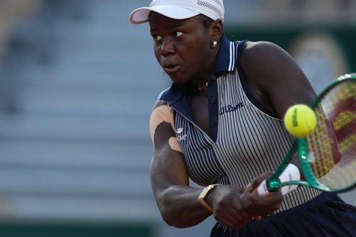 Victoria Mboko of Canada returns to Katerina Siniakova of the Czech Republic during their second round women's singles tennis match at the French Open tennis tournament in Paris, Thursday, May 28, 2026. (AP Photo/Thibault Camus)