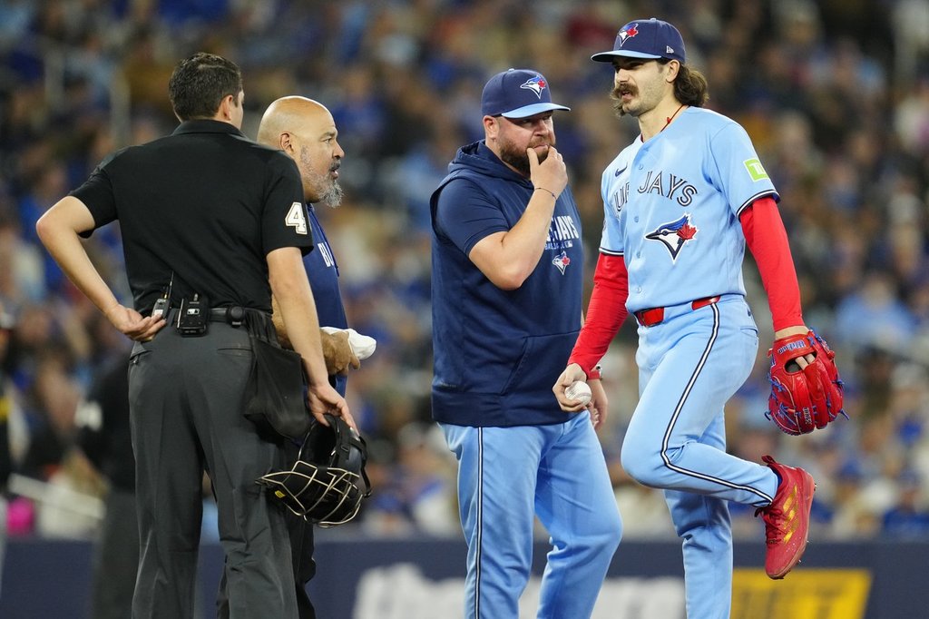 Blue Jays hoping for the best after Cease, Guerrero Jr. exit loss with injuries