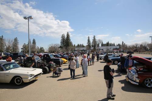 Hundreds attend the Assiniboine College Students&rsquo; Association (ACSA) second annual vintage car show at the college&rsquo;s North Hill campus on Saturday afternoon. Photos: Abiola Odutola/The Brandon Sun