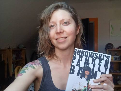 École secondaire Neelin High School alumna Ava Glendinning holds a copy of her novel, &ldquo;Bukowski&rsquo;s Broken Family Band.&rdquo; (Supplied)