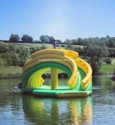 A figure-eight inflatable water park obstacle resembling the new piece planned for Splish Splash Minnedosa this season. (Photo: bouncia.en.made-in-china.com)