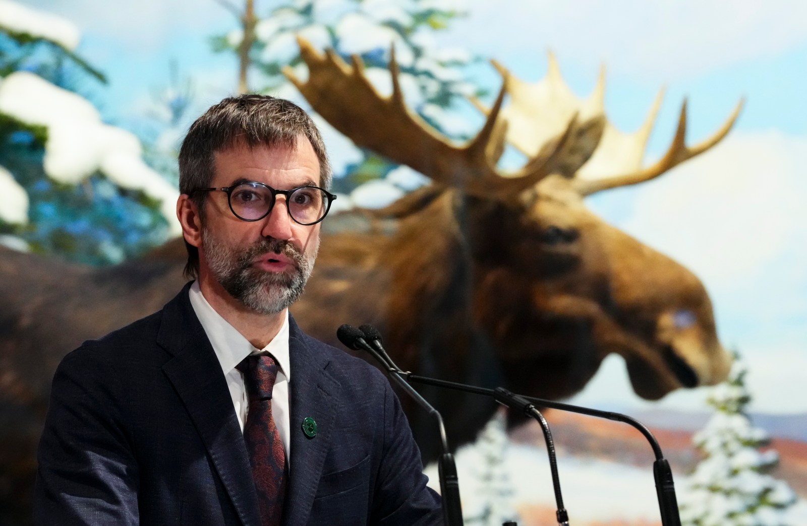 Politicians react to Steven Guilbeault’s resignation from Liberal party