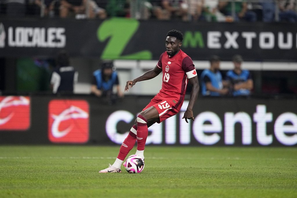 Canada captain Alphonso Davies trains individually as World Cup preparations continue