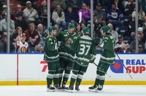 Everett Silvertips' Landon DuPont, from left to right, Julius Miettinen, Matias Vanhanen and Carter Bear celebrate DuPont's second goal during the second period of the Memorial Cup semifinal hockey game against the Chicoutimi Sagueneens, in Kelowna, B.C., on Friday, May 29, 2026. THE CANADIAN PRESS/Darryl Dyck