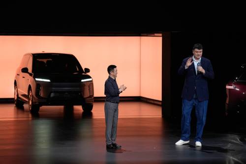 Former Chinese basketball player Yao Ming (right) speaks, accompanied by William Li, founder and CEO of Chinese automaker NIO, after Li introduced the company&rsquo;s latest luxury electric NIO ES9 SUV in Beijing, China on May 27. Bigger isn&rsquo;t always better when it comes to electric vehicles, Keyvan Hosseini and Dawn-Marie Walker argue. (The Associated Press files)