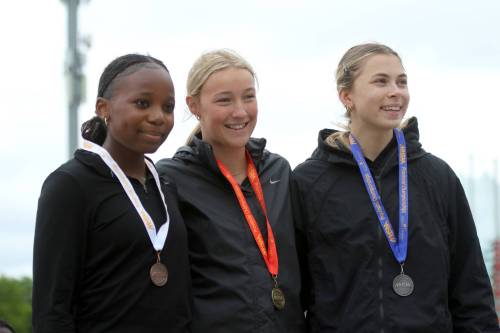 Vincent Massey's Soleil Kaktins, centre, won the JV girls 100-metre provincial gold medal at track and field provincials in Winnipeg on Saturday. (Thomas Friesen/The Brandon Sun)