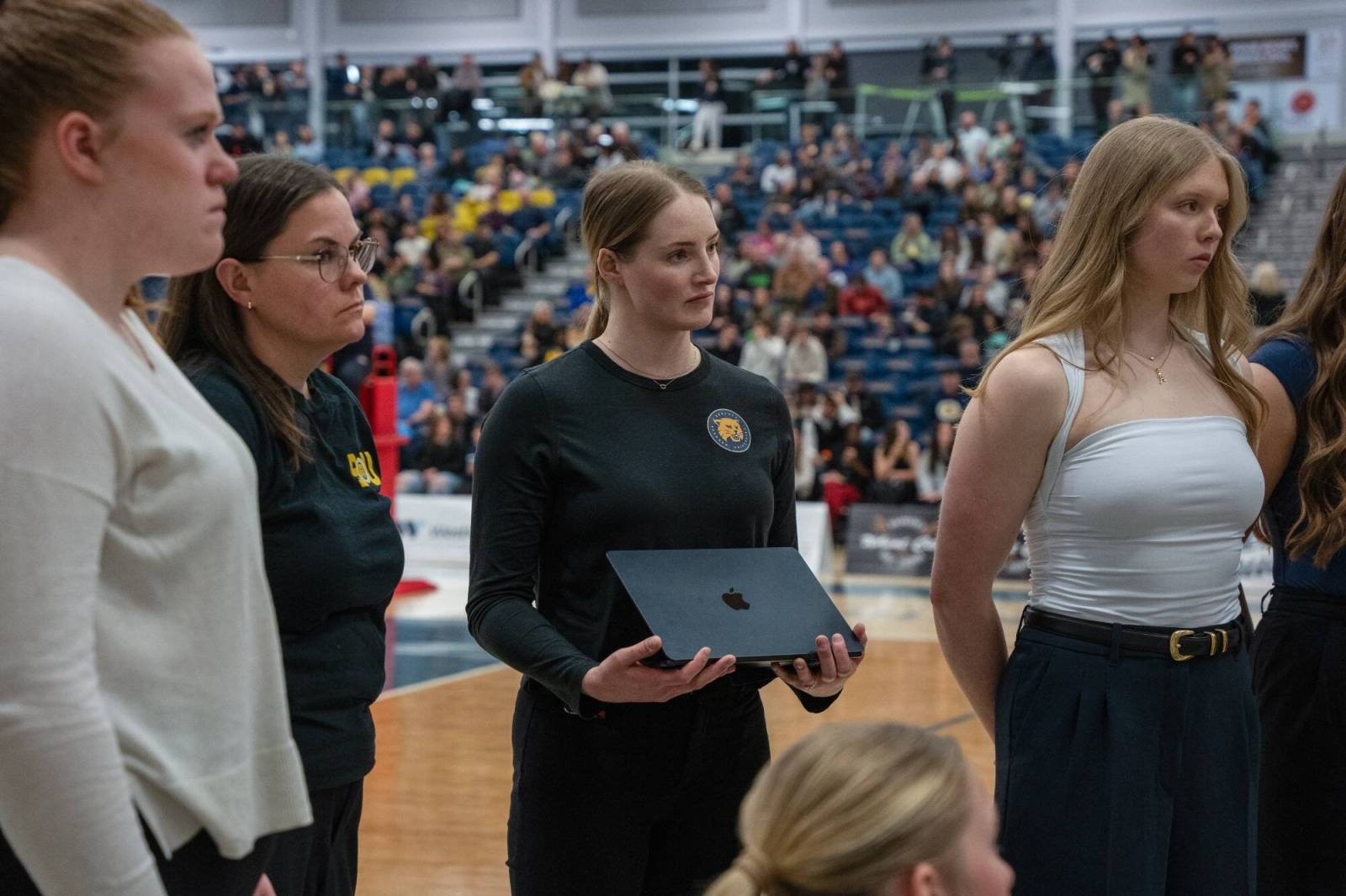 Hosfeld earns Volleyball Manitoba award