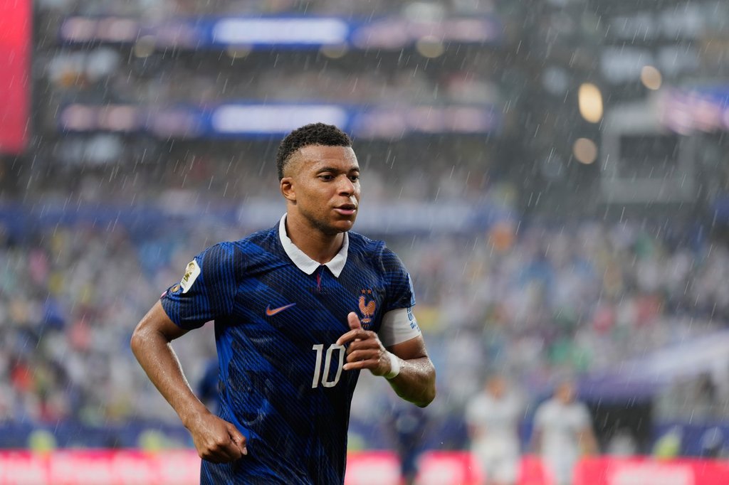 Kylian Mbappé scores 2 goals to lead France to 3-0 win over Iraq and into World Cup knockout stage