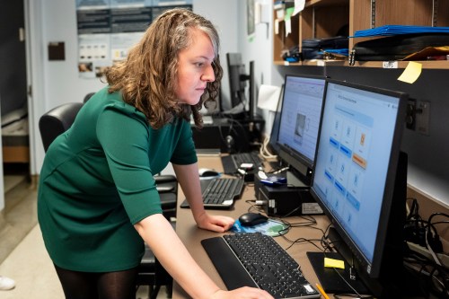 Mathilde Reyt, a researcher specializing in insomnia, works on a sleep assessment program in a laboratory dedicated to insomnia at the Research Center of the Montreal University Institute of Geriatrics (CRIUGM) on Tuesday, June 2, 2026. THE CANADIAN PRESS/Christopher Katsarov