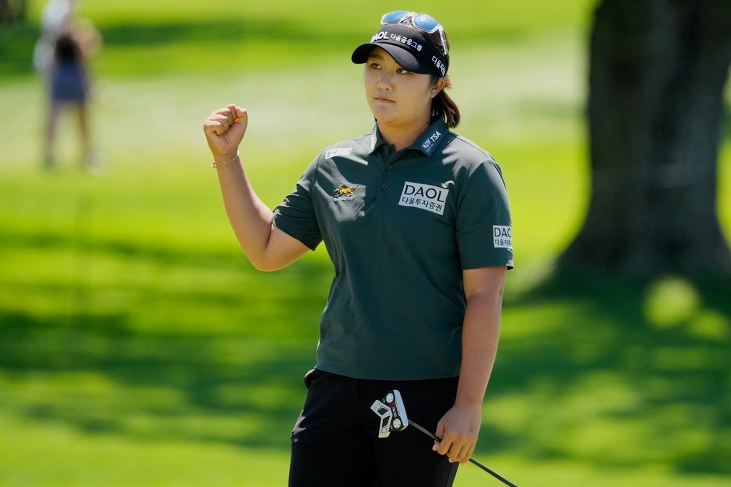 Ryu has one-shot lead on Brooke Henderson at Women's PGA Championship