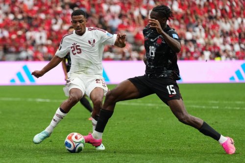 Qatar's Alhashmi Alhussein, left, challenges for the ball with Canada's Moise Bombito during the World Cup Group B soccer match in Vancouver, British Columbia, Thursday, June 18, 2026. (AP Photo/Abbie Parr)