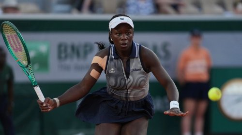 Victoria Mboko of Canada returns to Katerina Siniakova of the Czech Republic during their second-round women's singles tennis match at the French Open tennis tournament in Paris on May 28, 2026. (AP Photo/Thibault Camus)
