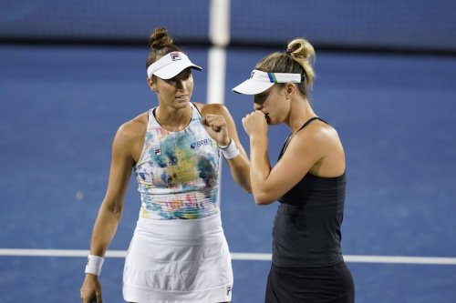 Luisa Stefani, left, Brazil, talks with Gabriela Dabrowski, of Canada, during the women's doubles final against Samantha Stosur, of Australia, and Zhang Shuai, of China, in the Western & Southern Open tennis tournament Saturday, Aug. 21, 2021, in Mason, Ohio. (AP Photo/Darron Cummings)