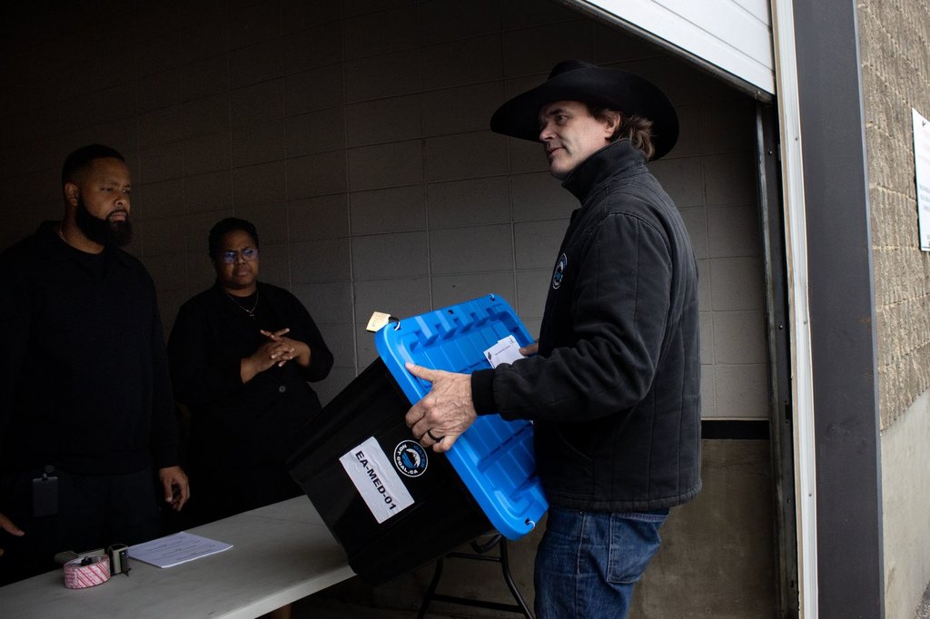 CP NewsAlert: Anti-coal mining petition led by musician Corb Lund fails in Alberta
