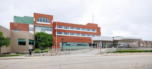 The Dauphin Regional Health Centre in Dauphin, Man., which is closed due to flood damge. (Mike Deal/Winnipeg Free Press files)