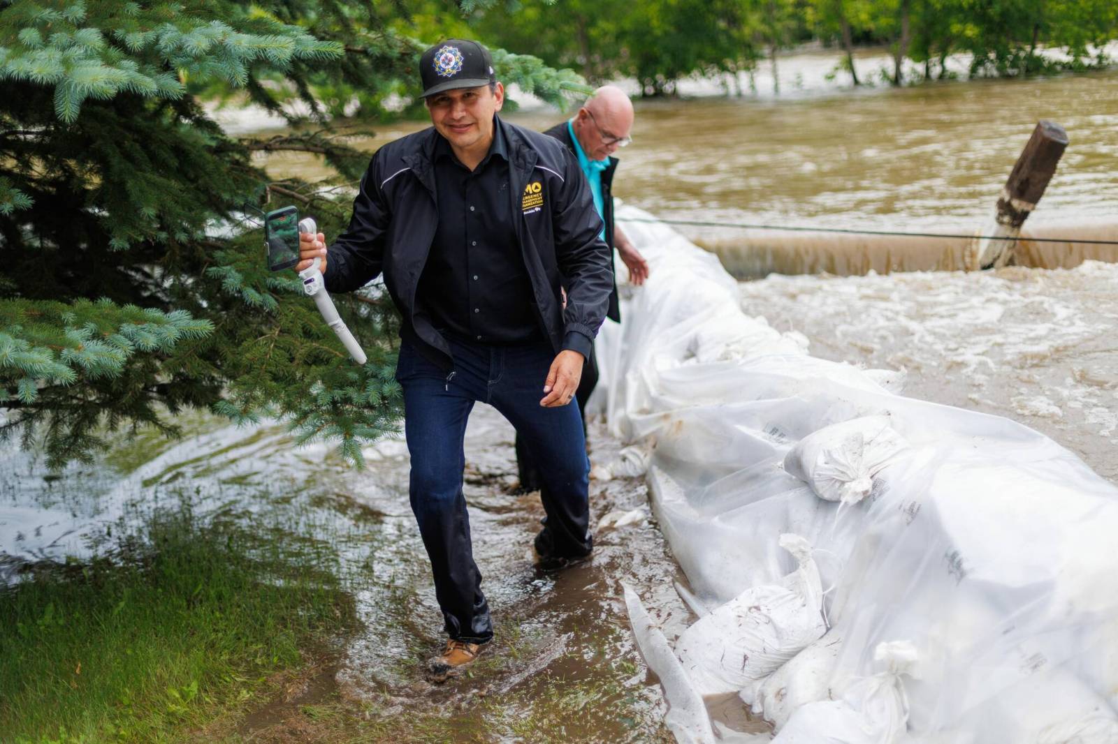 Federal faces missing from flood response in Parkland