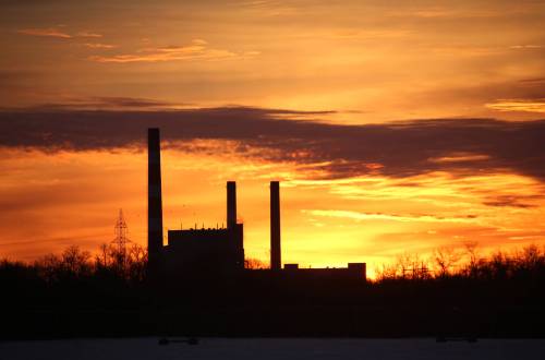 Manitoba Hydro is still betting on natural gas generating stations &mdash; like this one in Brandon &mdash; instead of considering battery storage solutions for peak energy needs. (Matt Goerzen/The Brandon Sun files)