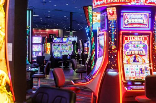 First it was casinos and VLTs. Is sports gambling the next government money-maker? Peter McKenna asks about the personal costs. 
                                (Mike Deal/Winnipeg Free Press files)