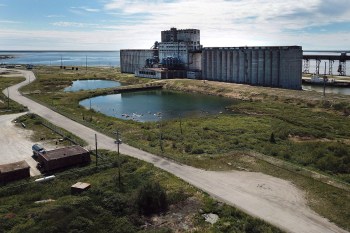 The closed rail line and Port of Churchill in Churchill, Man., Tuesday, July 3, 2018. THE CANADIAN PRESS/John Woods