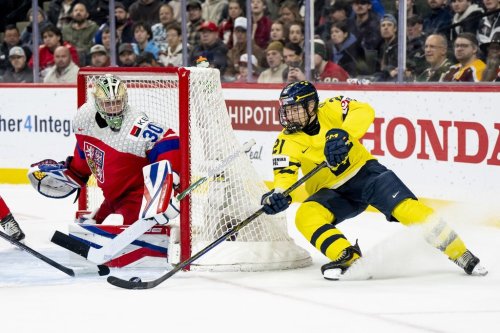 Sweden's Viggo Bjorck (21) attacks the net defended by Czechia goaltender Michal Orsulak (30) during second period IIHF World Junior Hockey Championship Finals action, in St. Paul on Monday, Jan. 5, 2026. THE CANADIAN PRESS/Christopher Katsarov