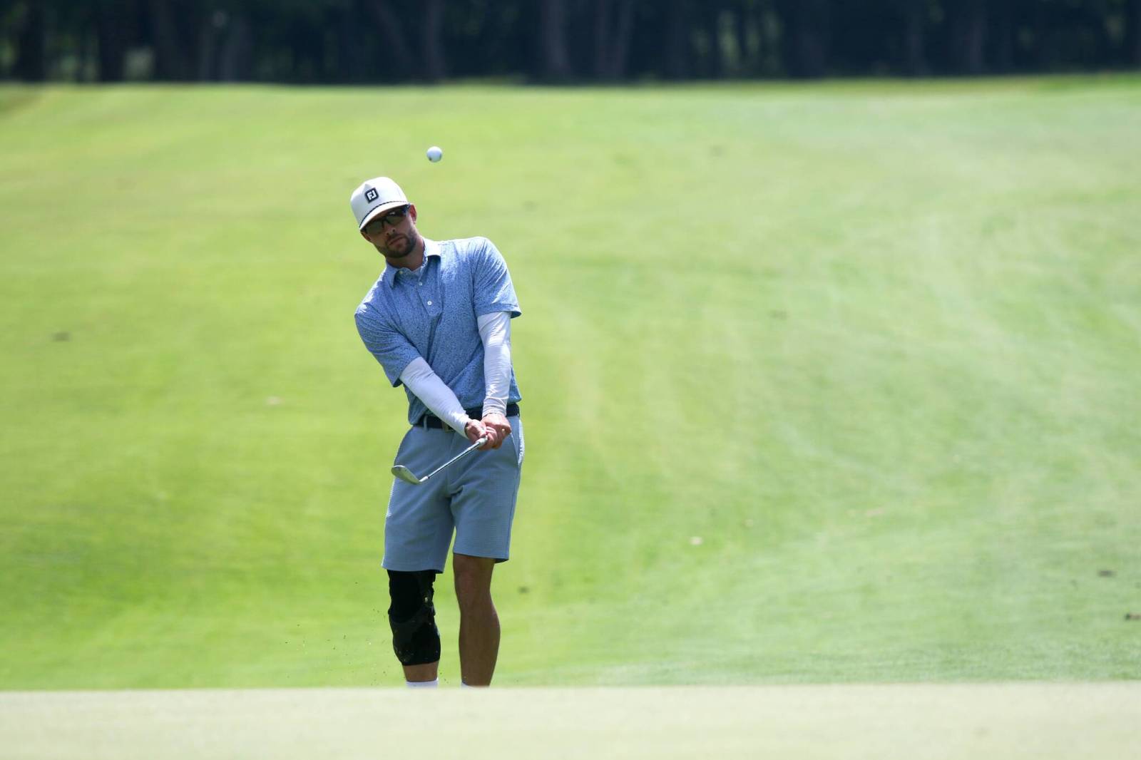 TEEING OFF: Jones walks through short-game training session