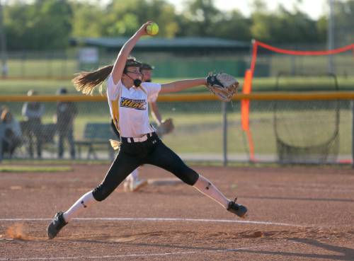 Ella Kulchyski and the Westman Heat begin Softball Manitoba under-17 provincials in Portage la Prairie today. (Rowan McCarthy/The Brandon Sun)