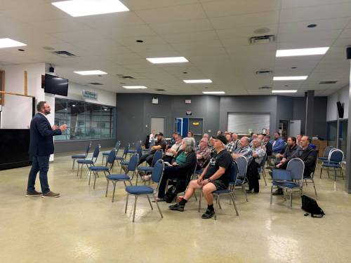 La Vérendrye Progressive Conservative MLA Konrad Narth speaks at a meeting in Souris on Thursday about Bill 21. (Alex Lambert/The Brandon Sun)
