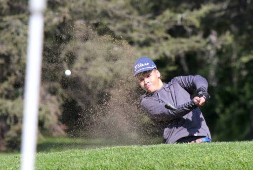Brandon's Hunter Oakden shot a 4-under 68 to win the Tamarack golf tournament junior medal at Clear Lake Golf Course on Monday. (Thomas Friesen/The Brandon Sun)