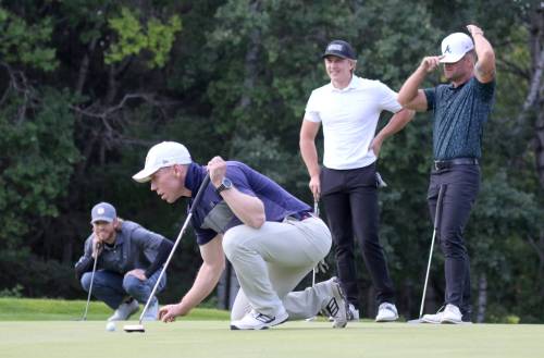Joel Matthews lines up his match-sealing birdie putt during the first round of the Tamarack golf tournament men's championship flight matches at Clear Lake Golf Course on Tuesday, while Brad Pardy, Grady Chuback and Marcus Friess look on. (Thomas Friesen/The Brandon Sun)