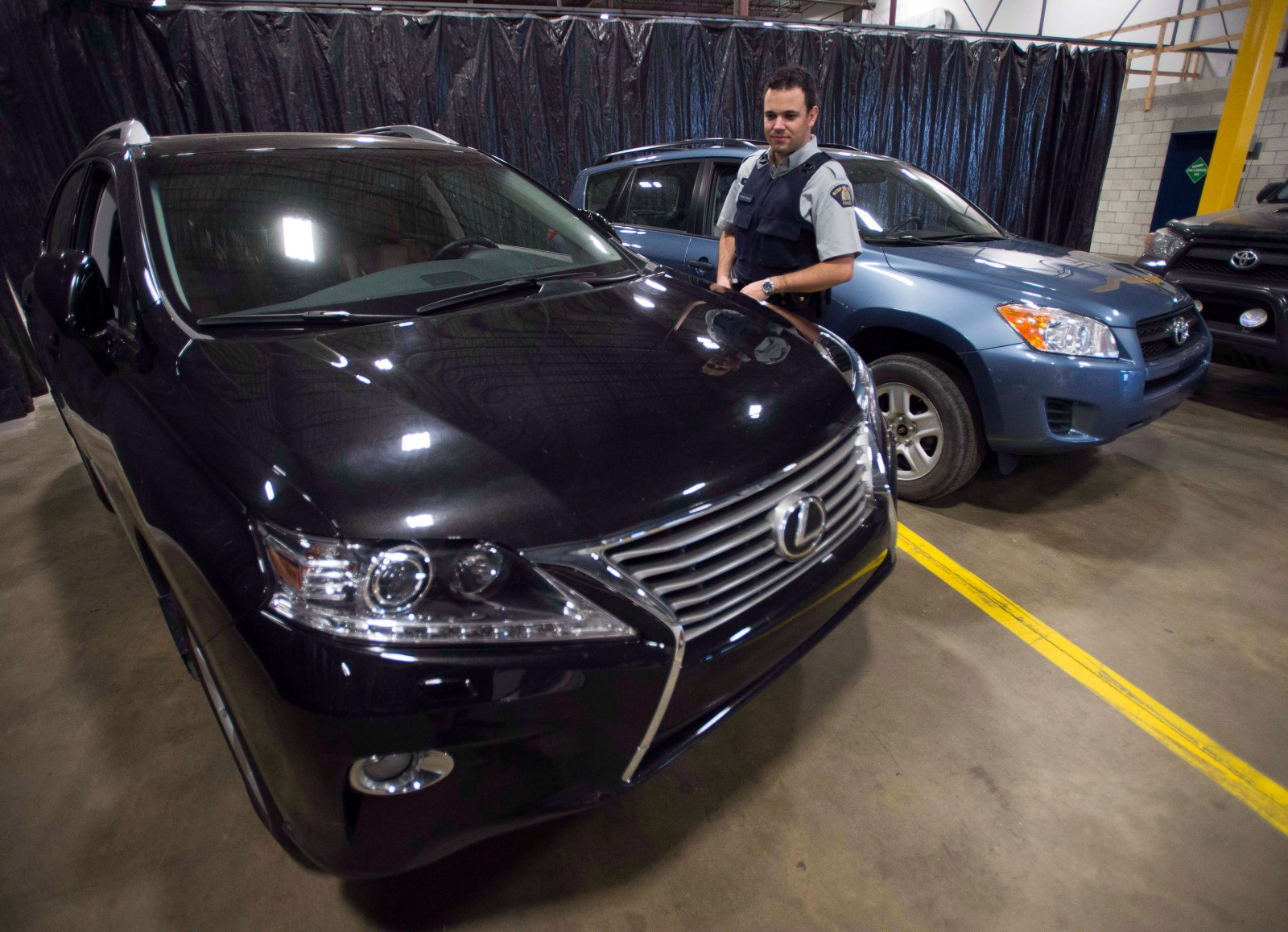 Auto thefts continue downward trend across Canada, new report shows