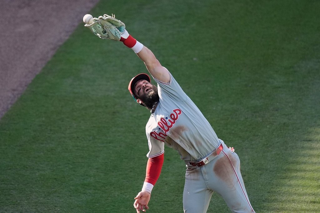 Bohm’s homer in 10th lifts Phillies over Braves 4-3 to force decisive ...