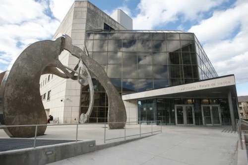 JOHN WOODS / THE CANADIAN PRESS FILES

In a lawsuit filed in Manitoba’s Court of King’s Bench, an Ontario doctor has alleged recruiters negligently misrepresented a job at the Carberry hospital.