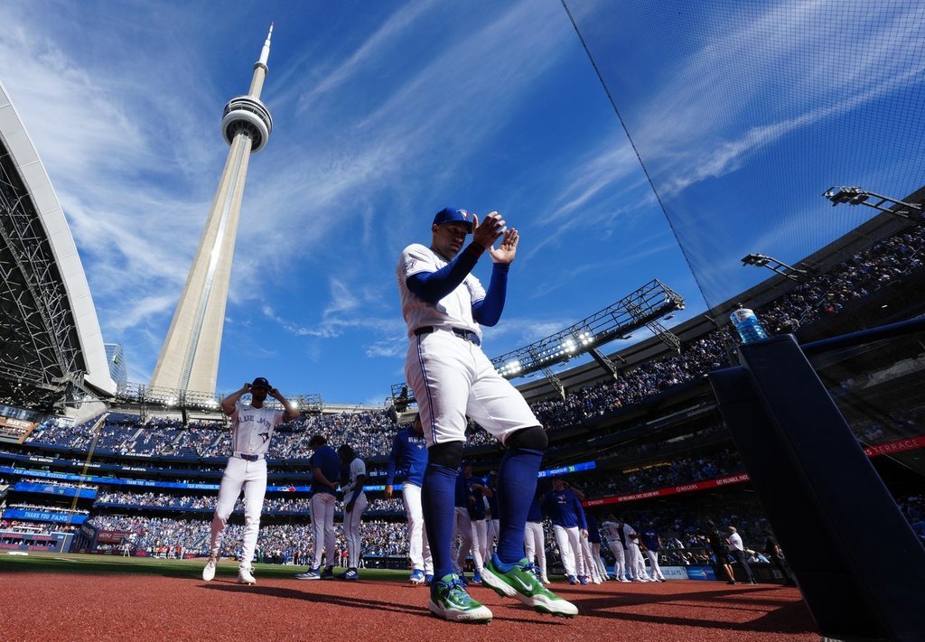 Toronto Blue Jays cap disappointing season with 5-1 victory over Reds