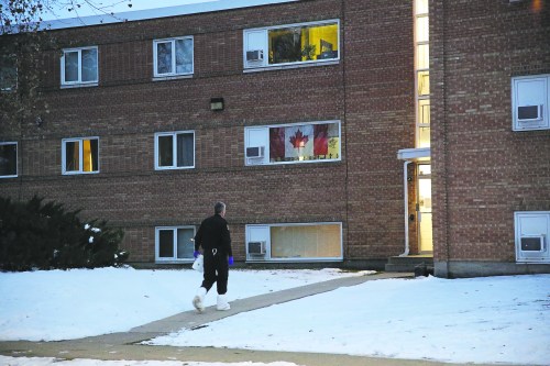 A Brandon police officer walks into an apartment block on McDiarmid Drive on Nov. 3, 2023, after the body of 71-year-old Maureen Heymans was discovered inside one of the units. (Geena Mortfield/The Brandon Sun files).