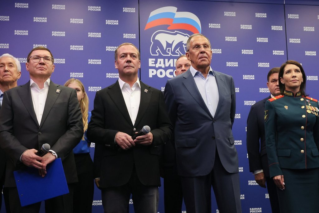 Early results show Russia's main Kremlin party dominating tightly controlled parliamentary vote