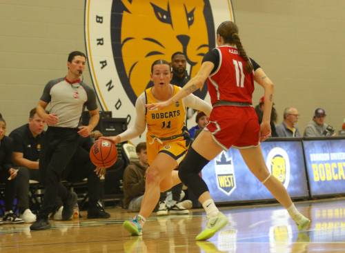 Brandon University's Jessie Sumner dribbles up the court during pre-season women's basketball action against the Algoma Thunderbirds at the Healthy Living Centre on Friday. (Thomas Friesen/The Brandon Sun)