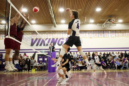 Jagger Hansen-Young of the Vincent Massey Vikings attacks against the LeBoldus Golden Suns. (Tim Smith/The Brandon Sun)