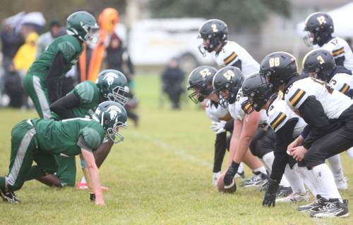 The Spartans offensive line waits for the snap against the Interlake Thunder on Monday afternoon at Neelin High School. The Thunder won the game 40-25. (Rowan McCarthy/The Brandon Sun)