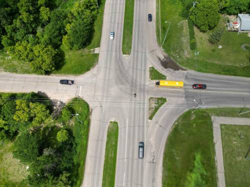 Vehicles negotiate the intersection of Braecrest Drive and 18th Street North in Brandon. A long-anticipated roundabout for the intersection will go to tender later this fall. (Tim Smith/The Brandon Sun files)
