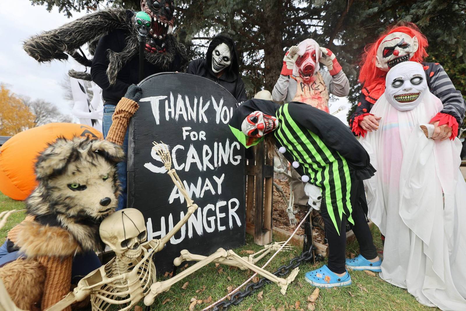 Cedar Hollow scares up food donations