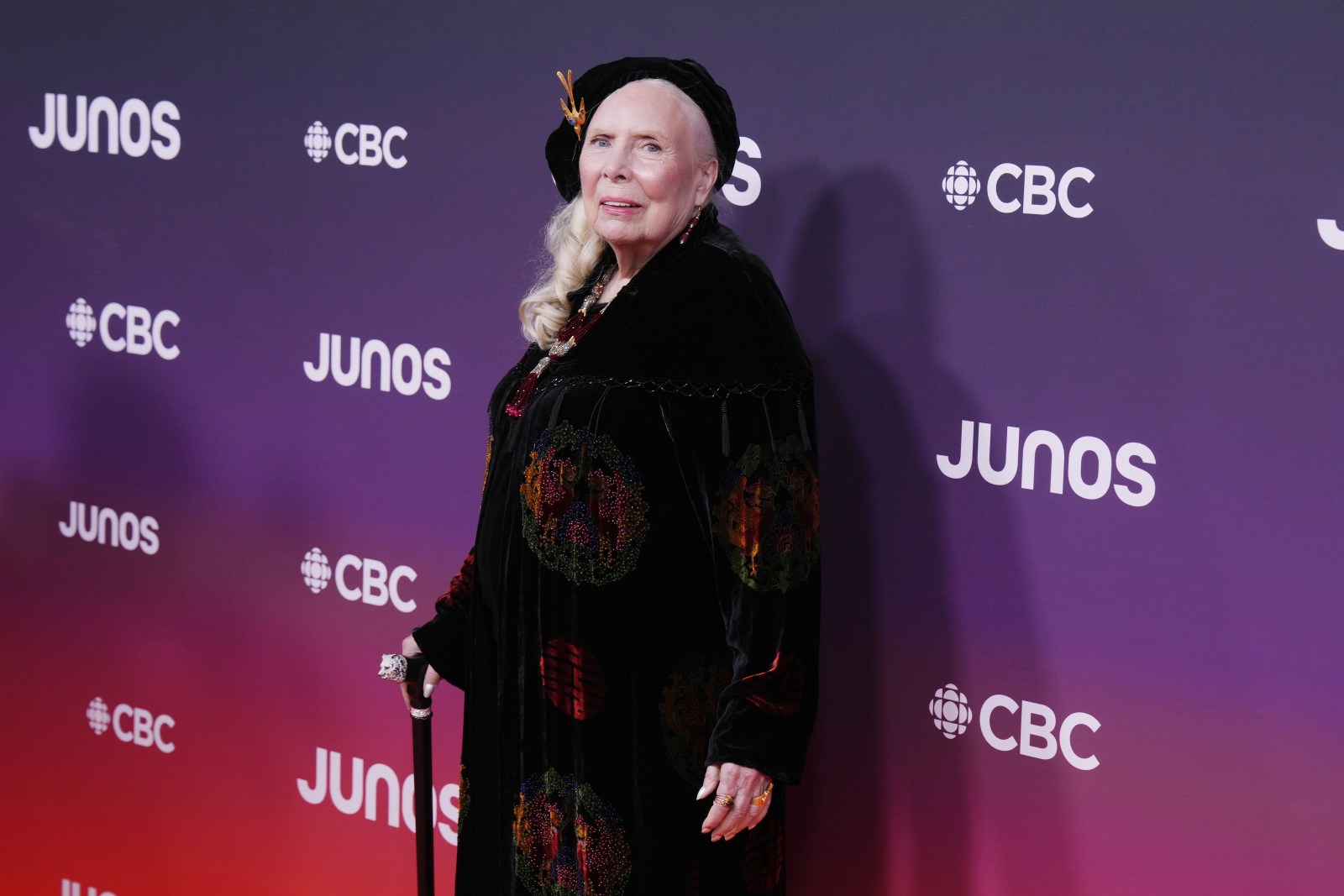 Joni Mitchell says she became U.S. citizen to vote, vows to never stop being Canadian