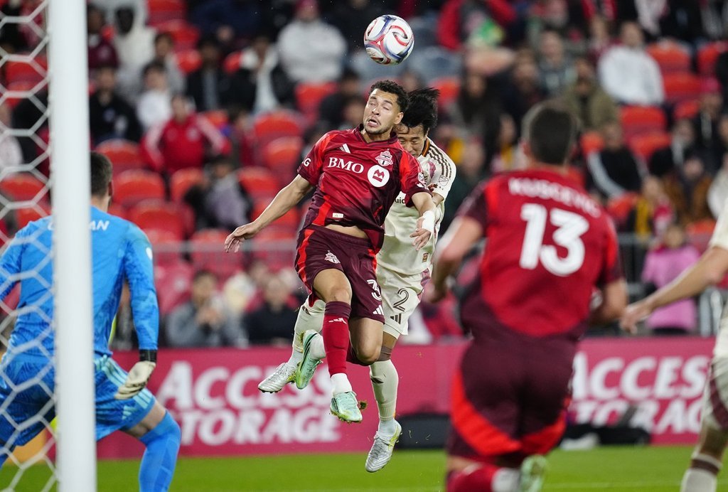Sargent scores winner in 86th minute to help Toronto FC to a 2-1 win over D.C. United